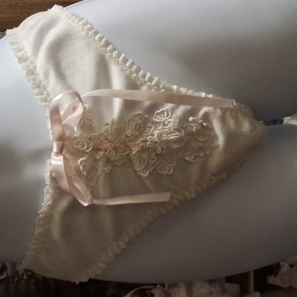 NWOT,Vintage 80's,Sexy White, Lace Trim, Thong Style Panties with Pink Ribbon💕 - Picture 6 of 8